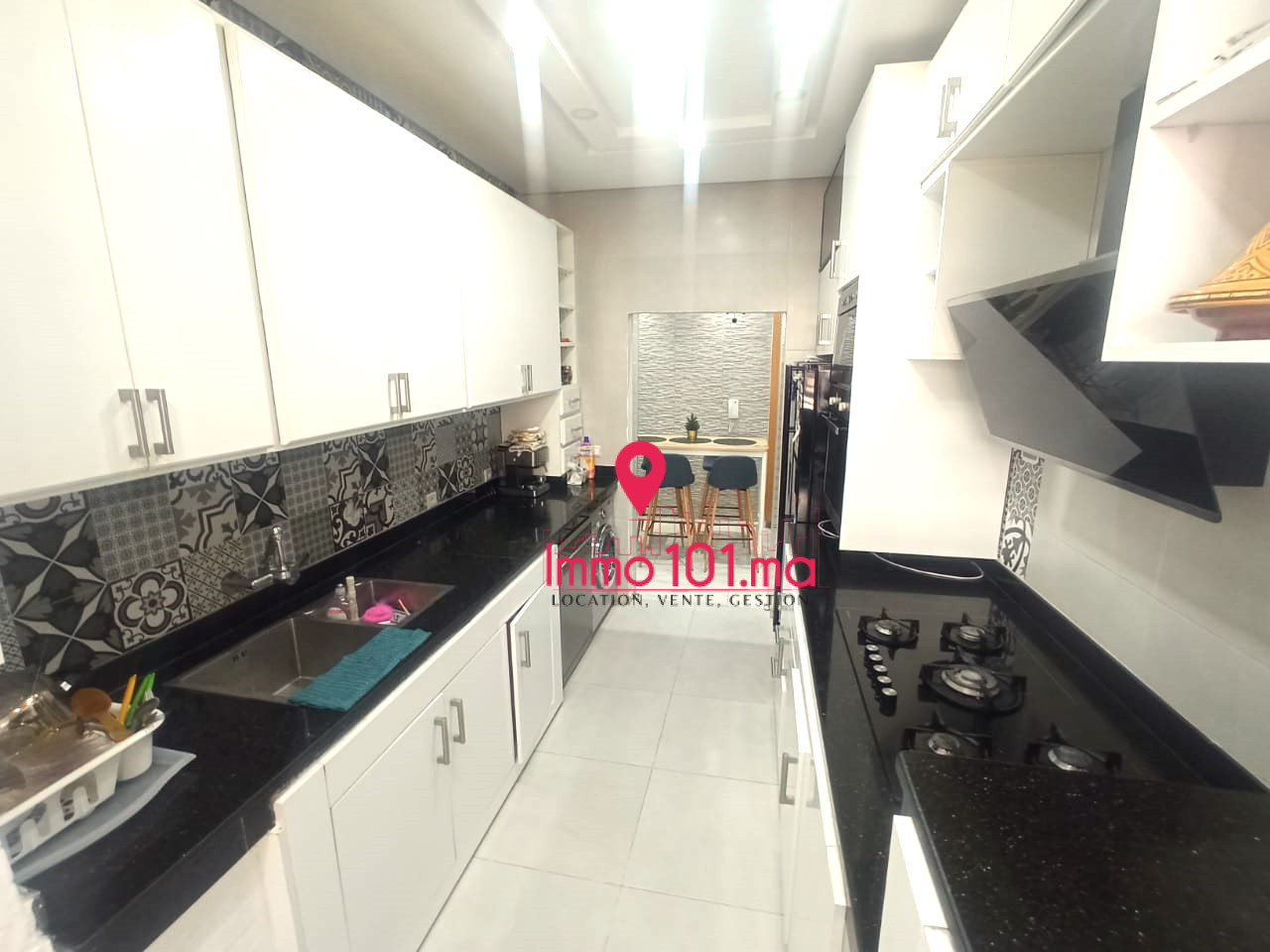 Appartement à vendre à Hay Riad YBV1977